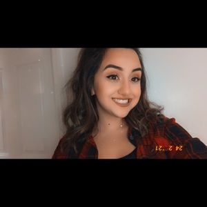 Meet your Posher, Selena